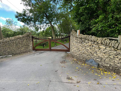 Copied Hall Kennels entrance